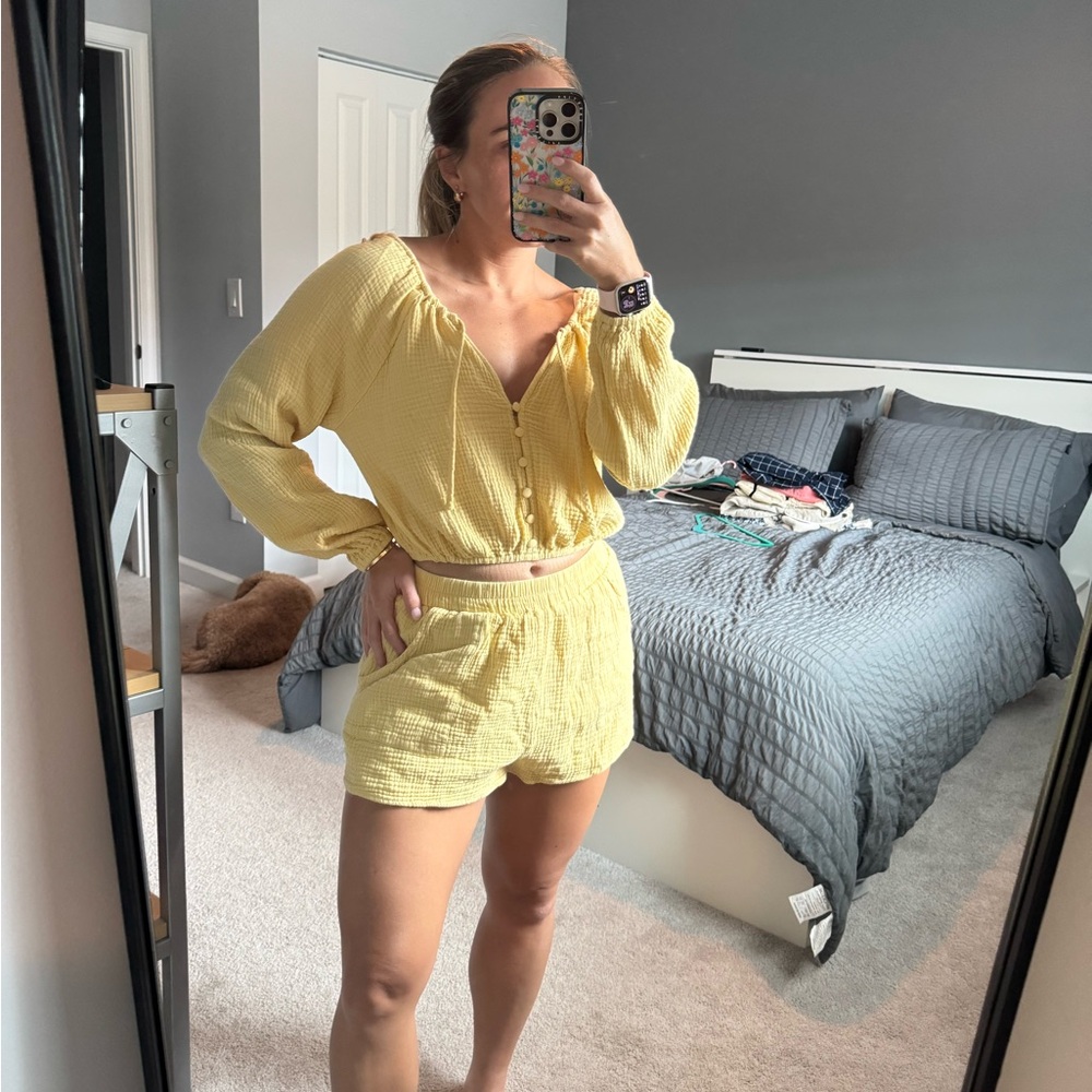 Vici Cream Elastic Waistband Shorts